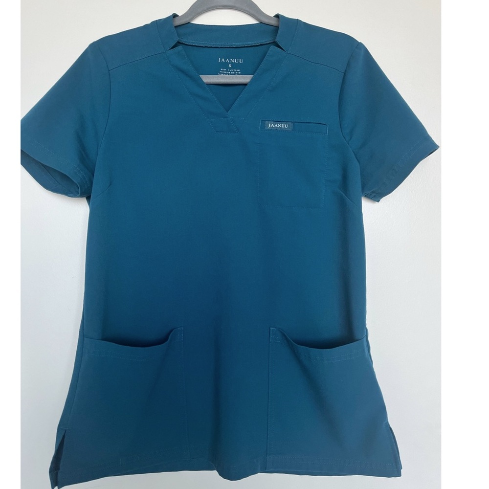 Jaanuu Women’s Relaxed 3 Pocket Top